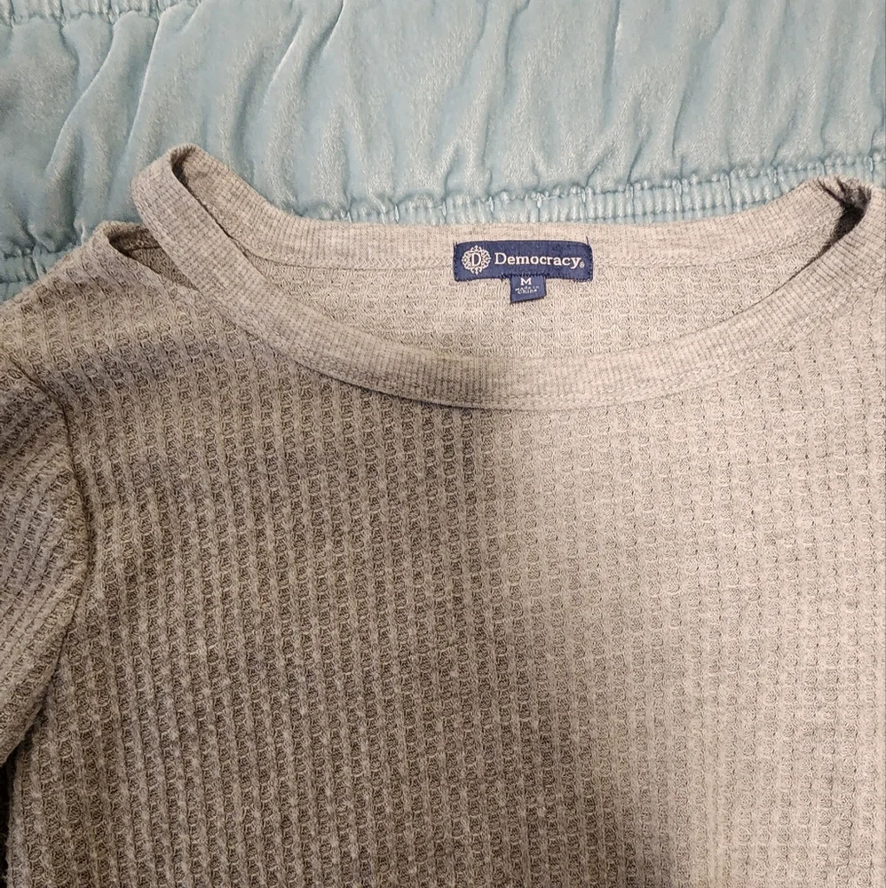 Democracy Gray Asymmetrical Hem Top Size Medium NWOT - Picture 2 of 6